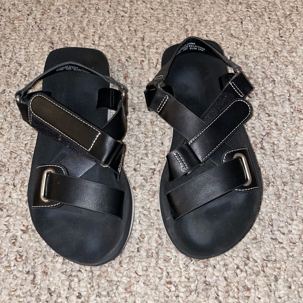 Platform black sandals